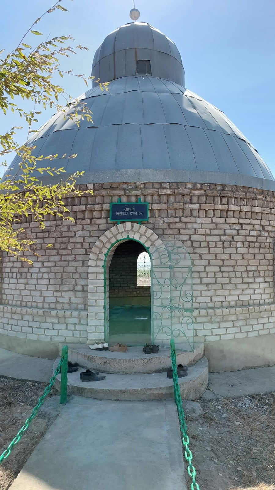 Қараусыз қалған кесене