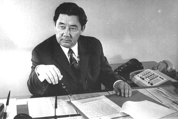 Қайсар қайраткер