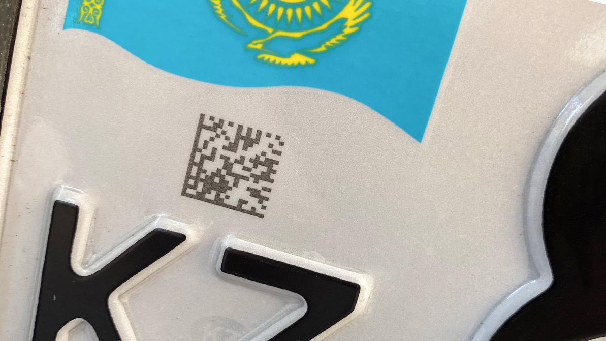 Көліктер QR-код тағады