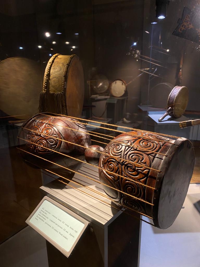 Ескендір есімі естілетін аспап