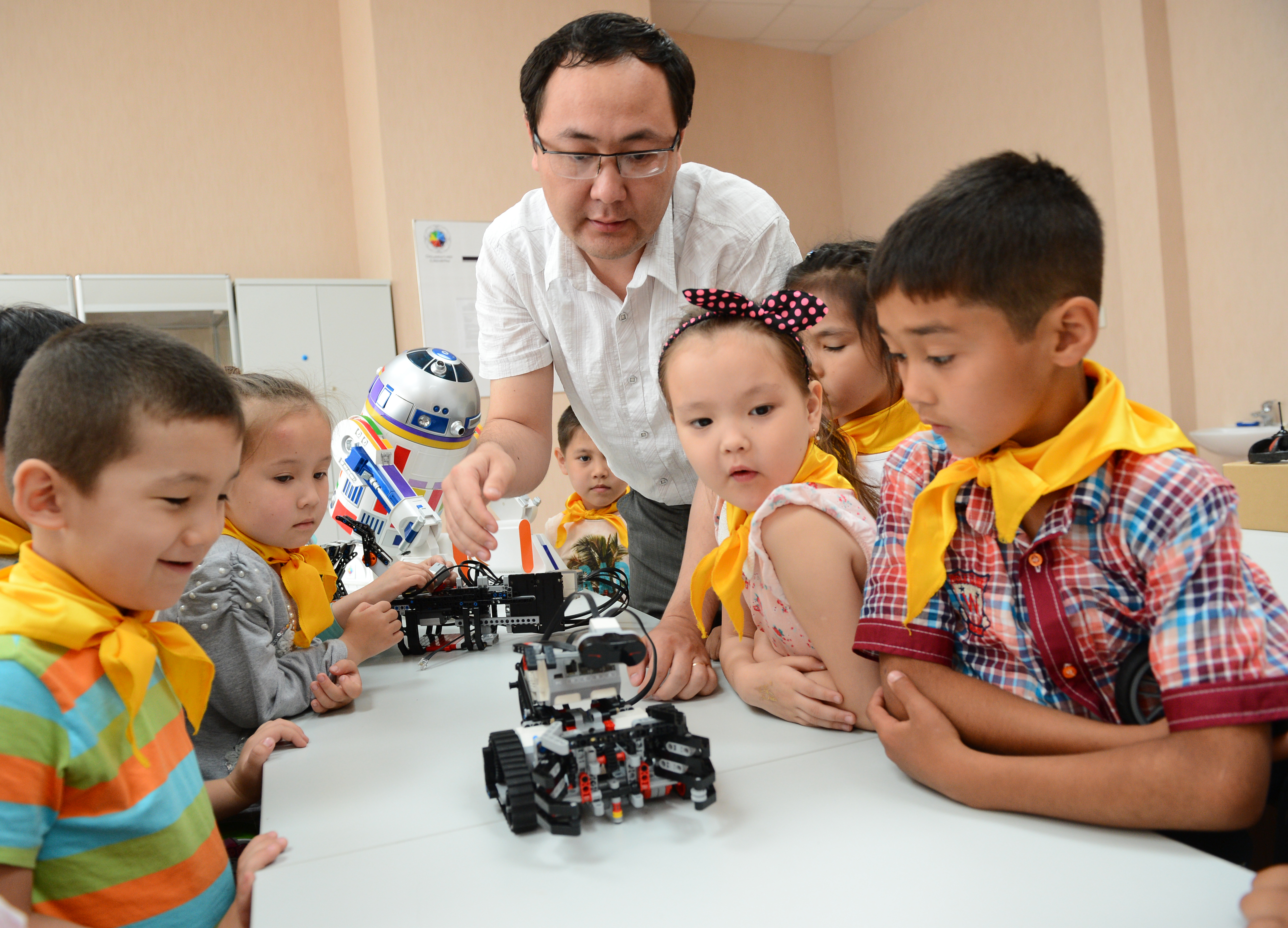 Роботтехника кабинеттерін жабдықтайды