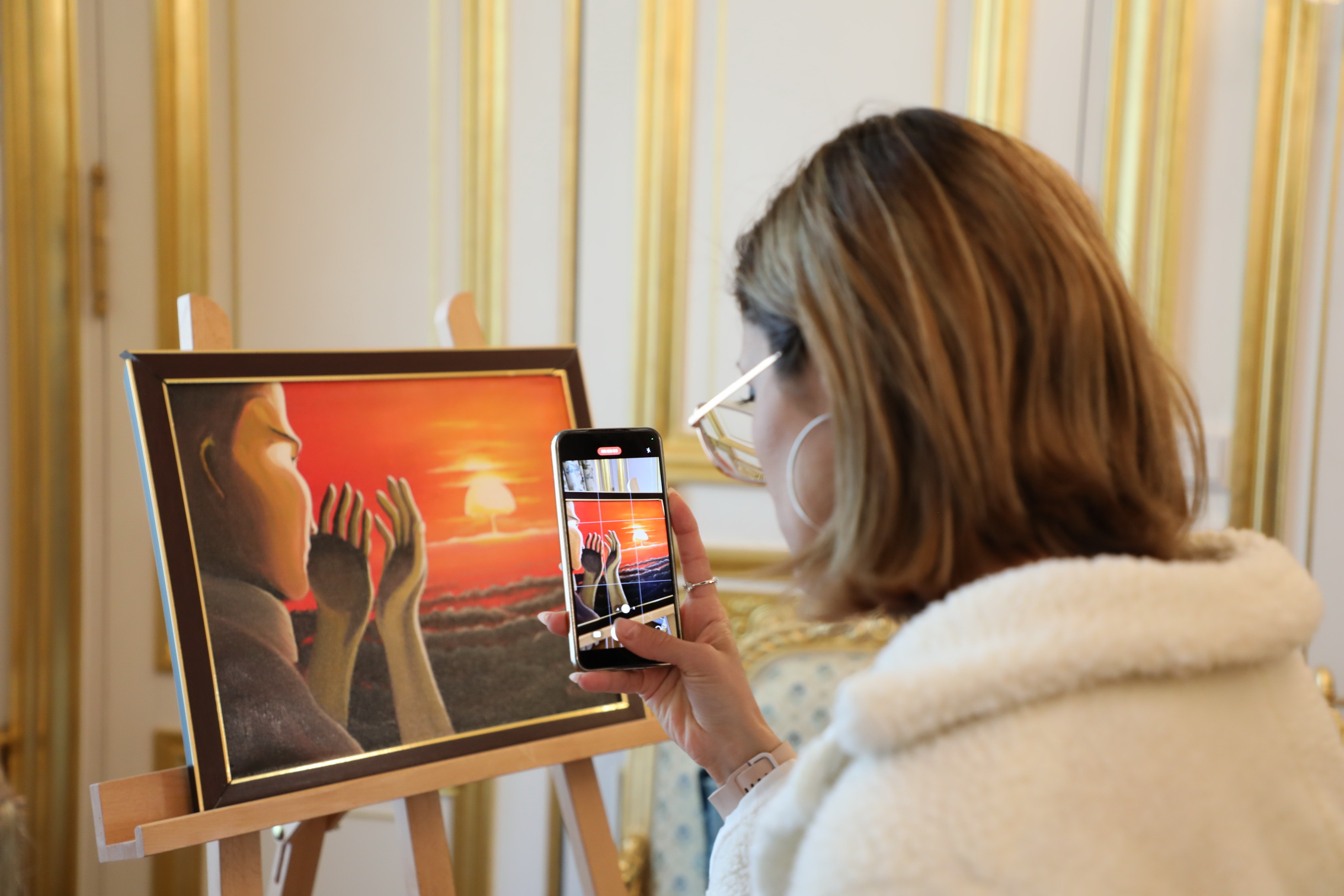 Кәріпбек – Франция төрінде