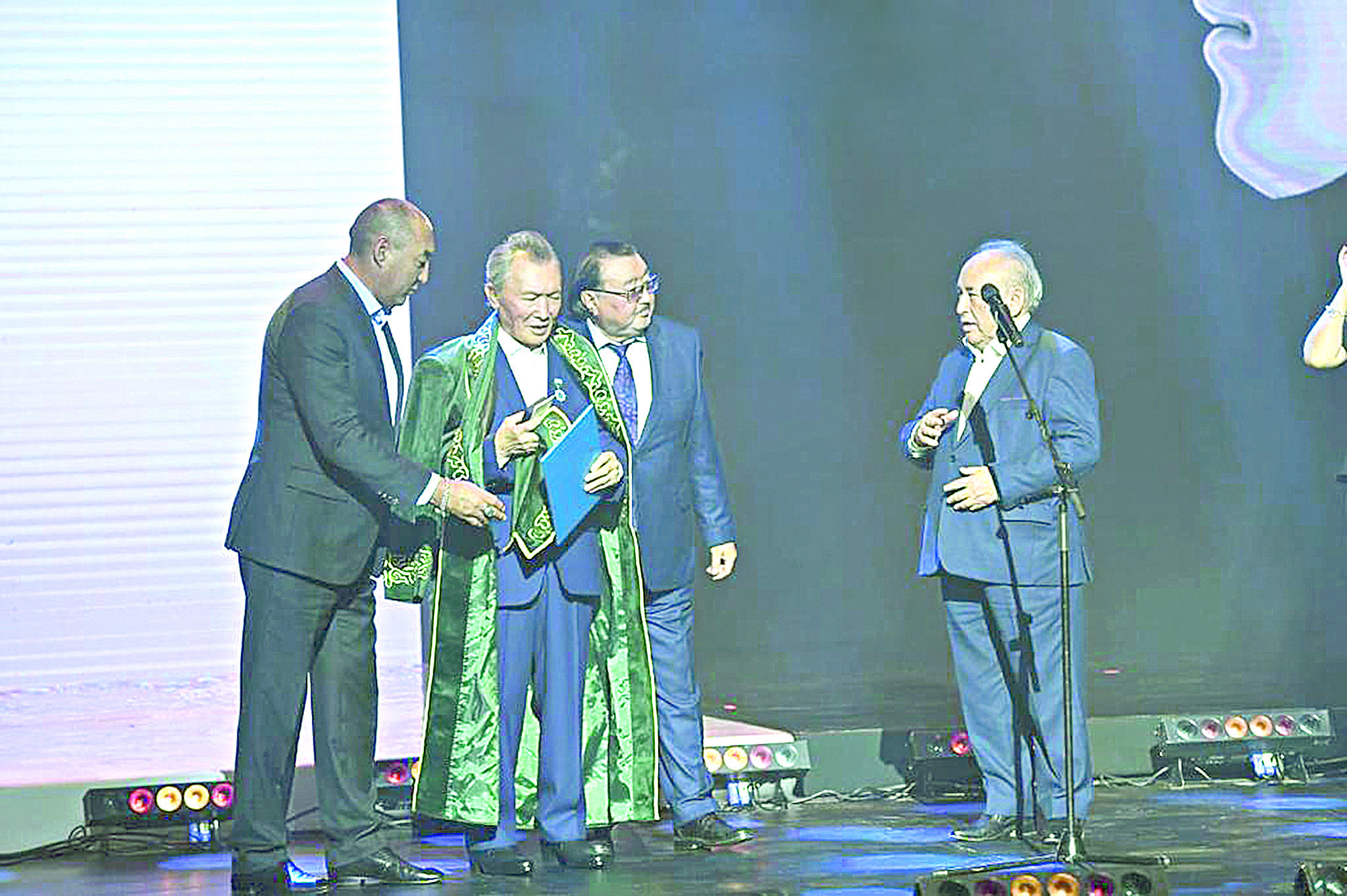 Қаламгер белесі