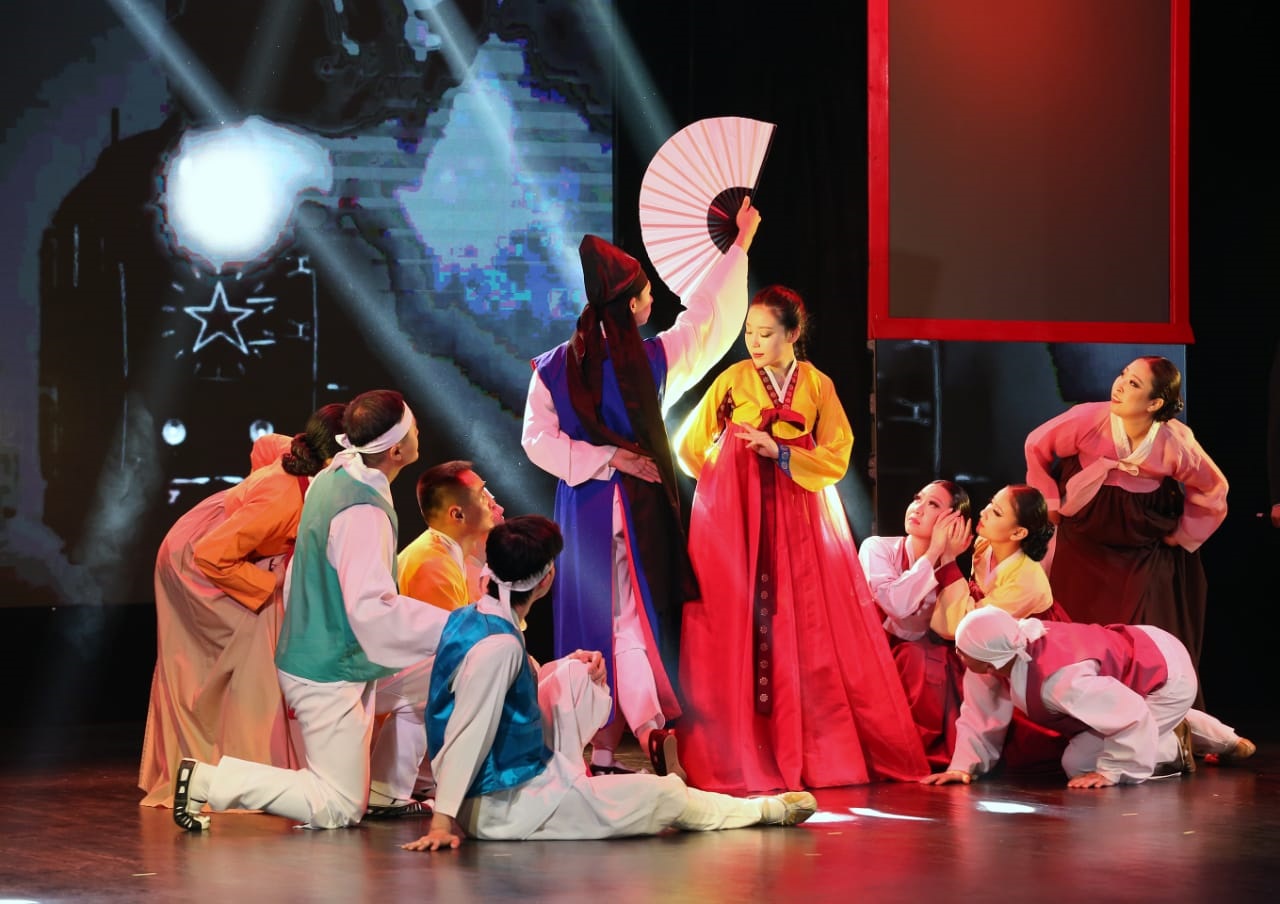 Корей театрының торқалы тойы