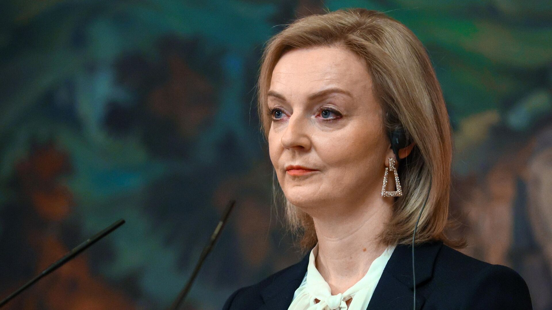 Лиз Трасстың рейтингі күрт төмендеуде