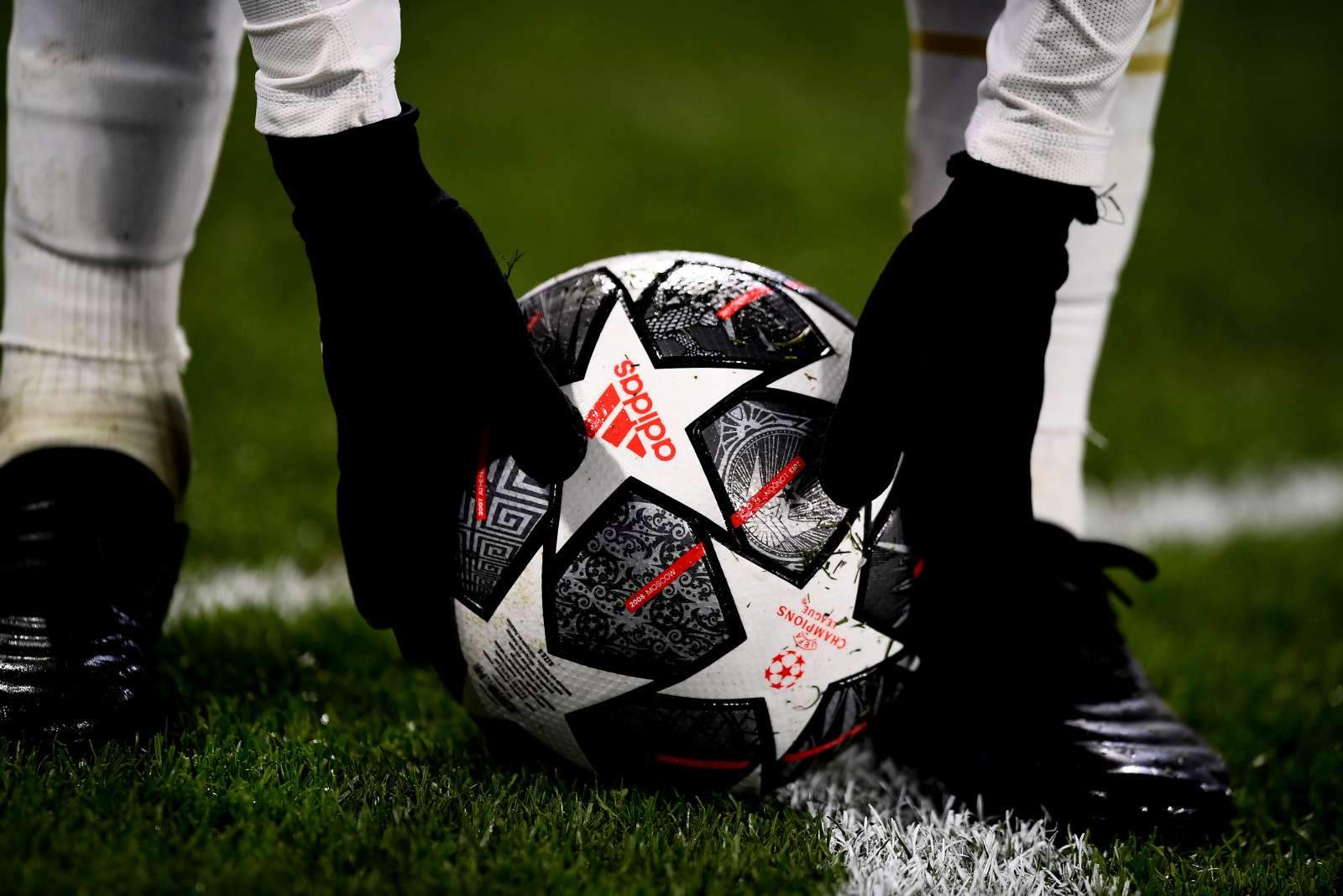 Чемпион болуға жақындады