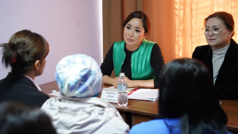 Көпбалалы аналармен кездесті