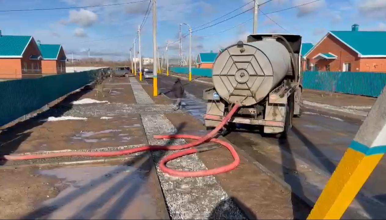 12 үйдің ауласын су басып қалды