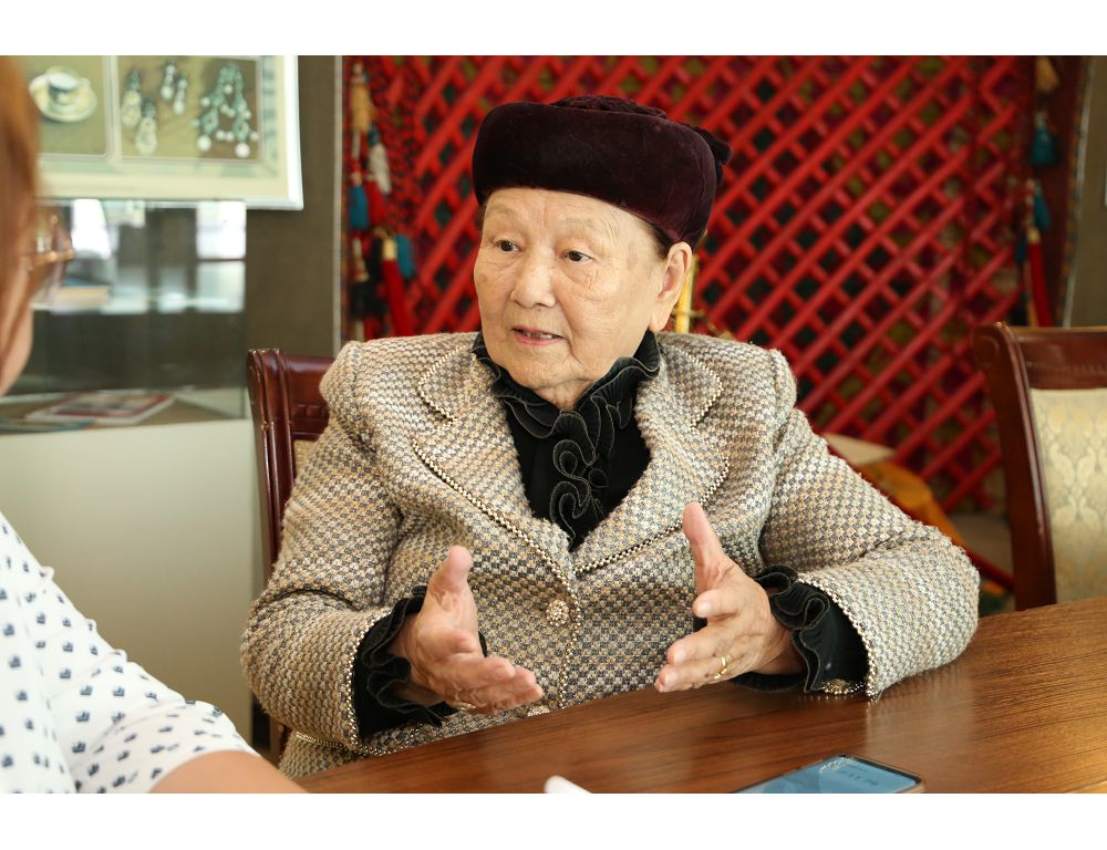 Абай мектебінің ұстазы