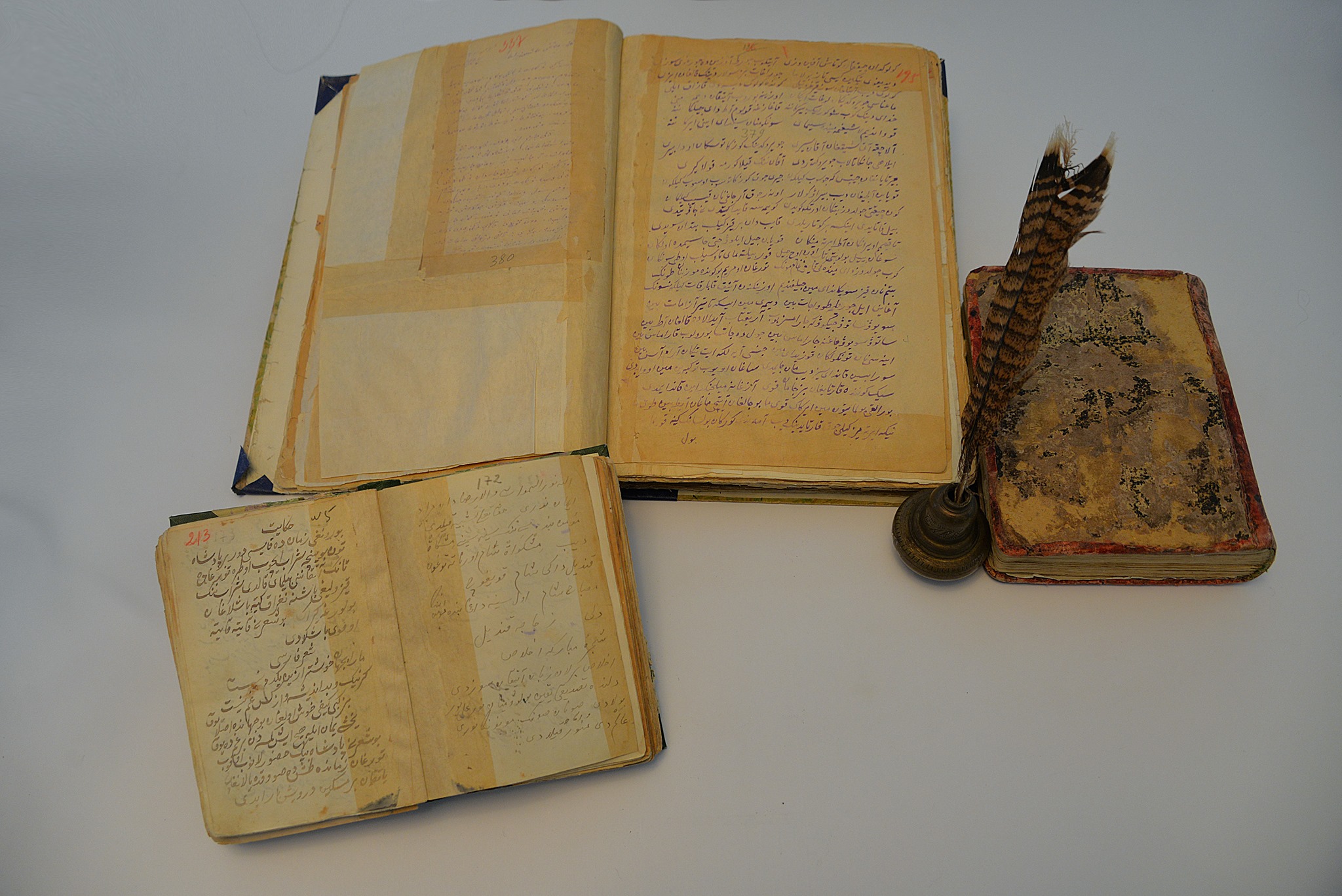 Діни қолжазбалар мен басылымдар көрмесі