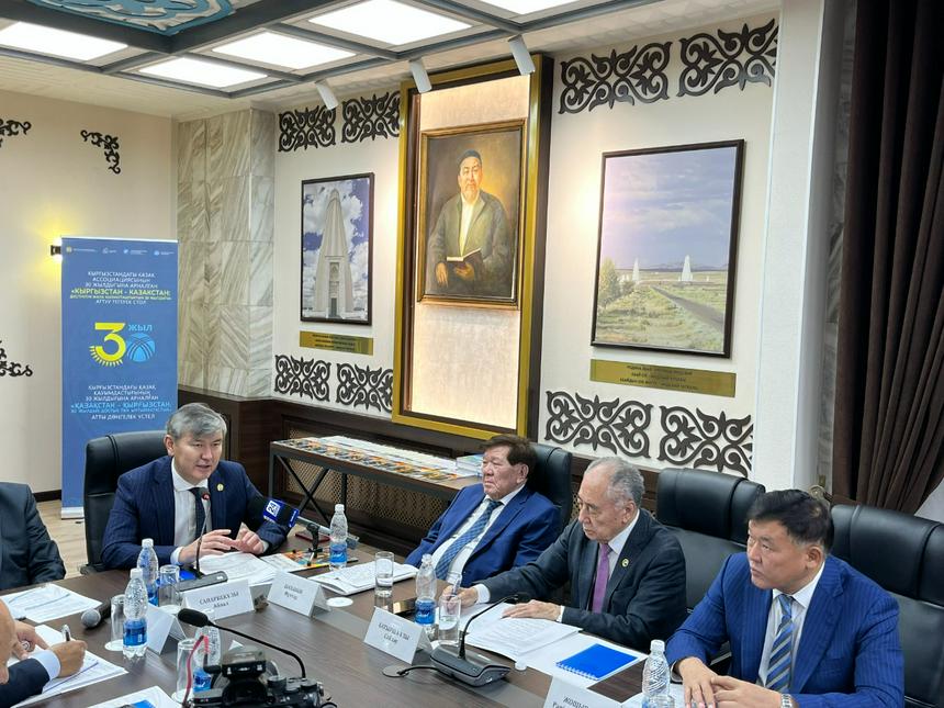 Тамыры терең көршілік