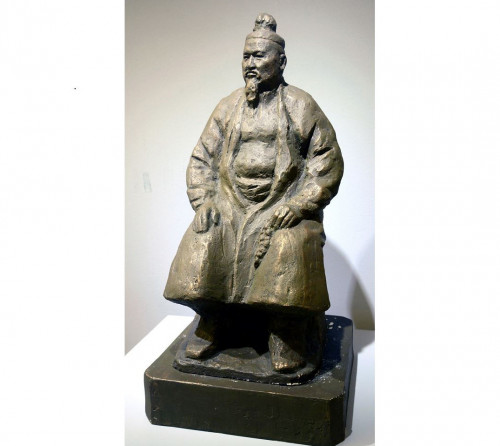 Асқақ мүсіндер авторы