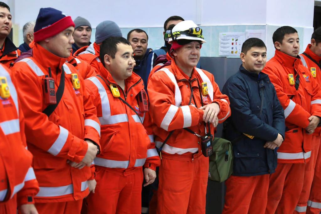 Еңбек ұжымдарымен кездесті