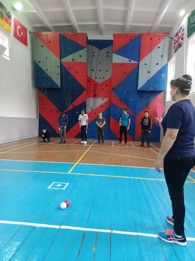 Бочча ойнап бейімделеді