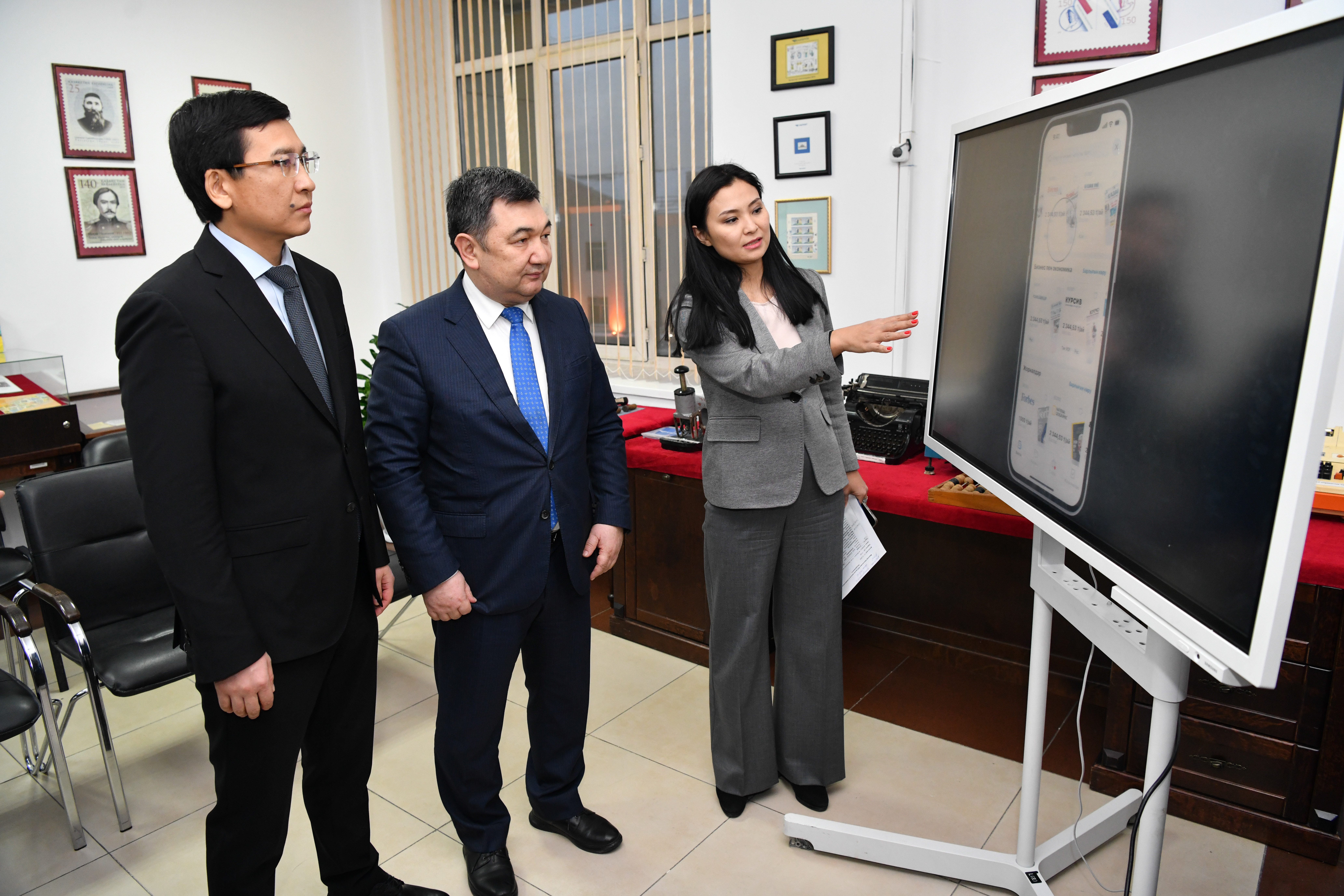 Министрлер балалар басылымына қолдау білдірді