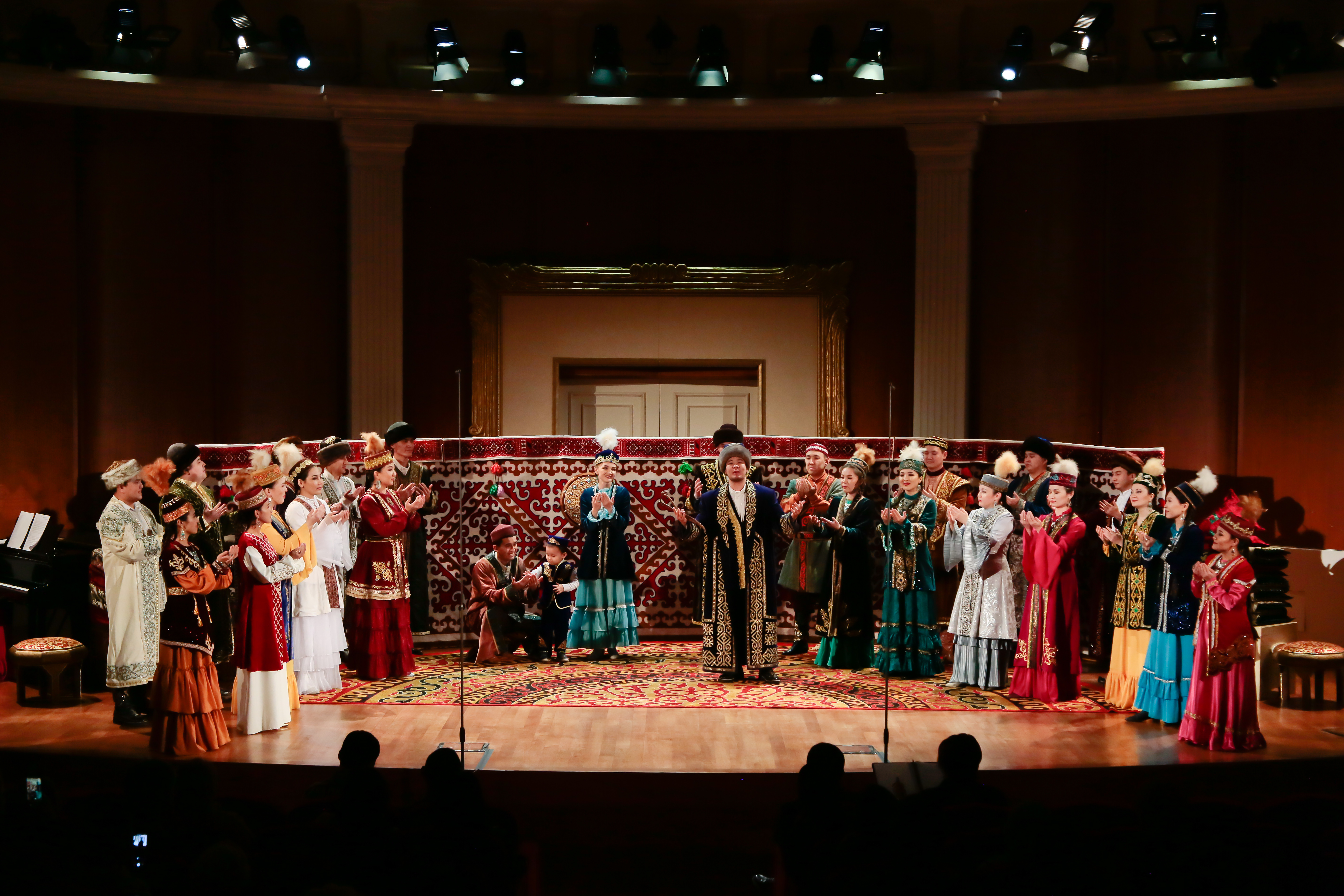 Сахнада – салт-дәстүр