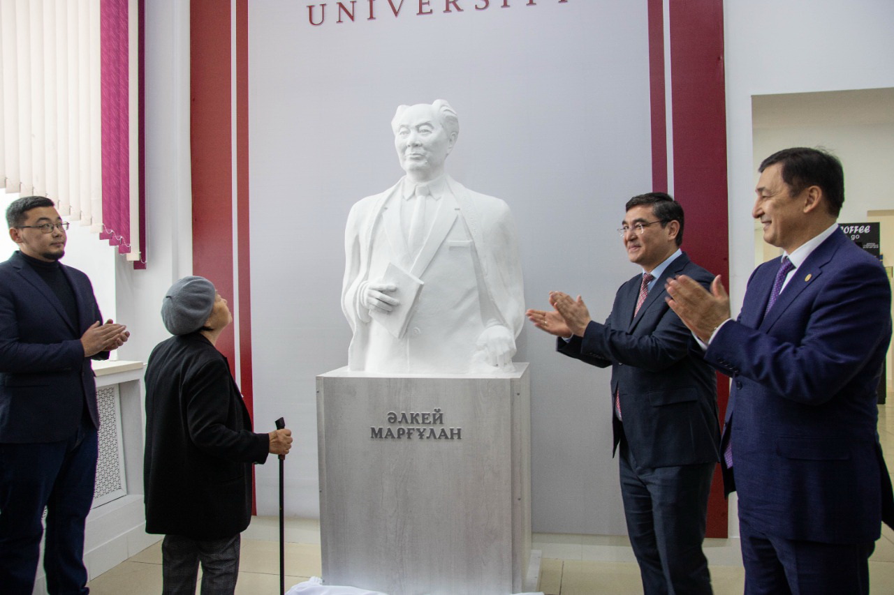 Құрмет төрінде – қос тұлға