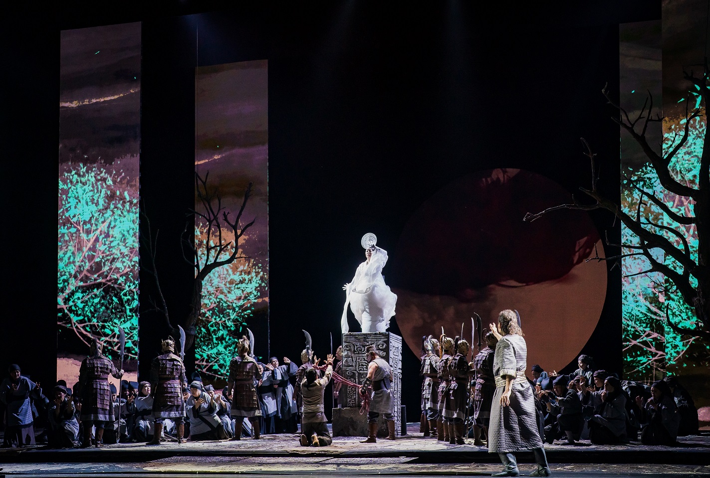 Жұлдыздарды бір арнаға тоғыстырды