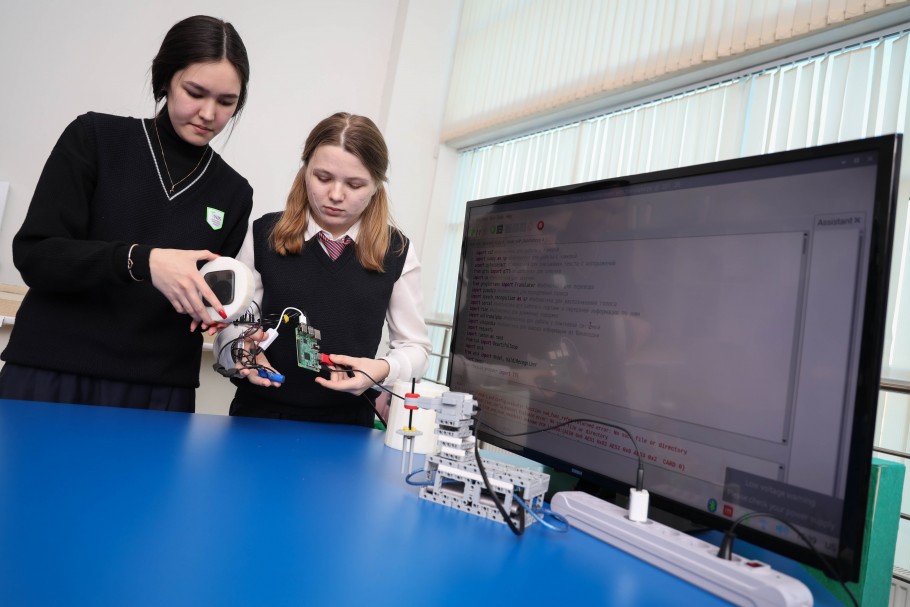 «EWA» қазақша сөйлейді