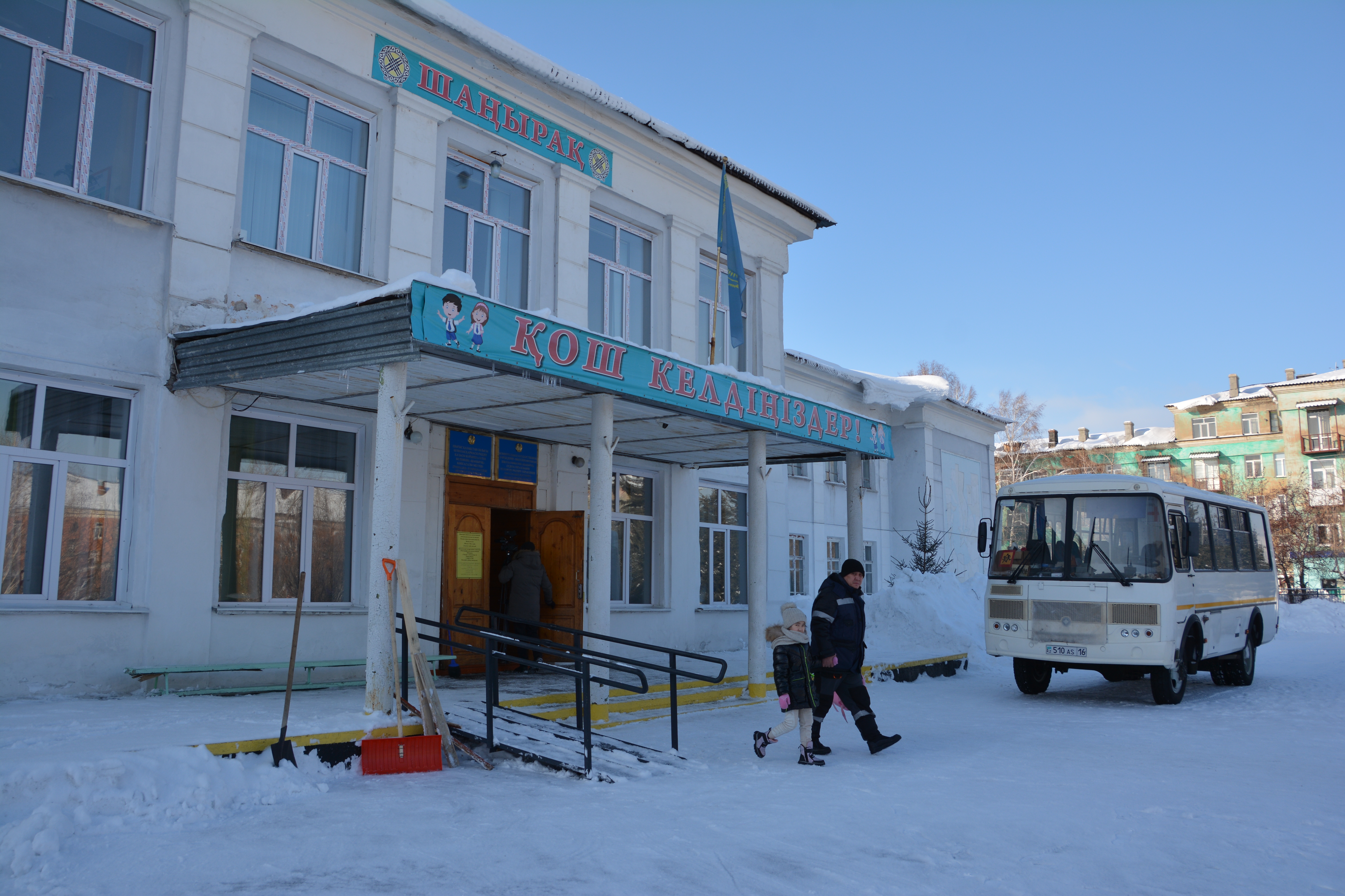 Қазақ мектебі неге қағажу көреді?