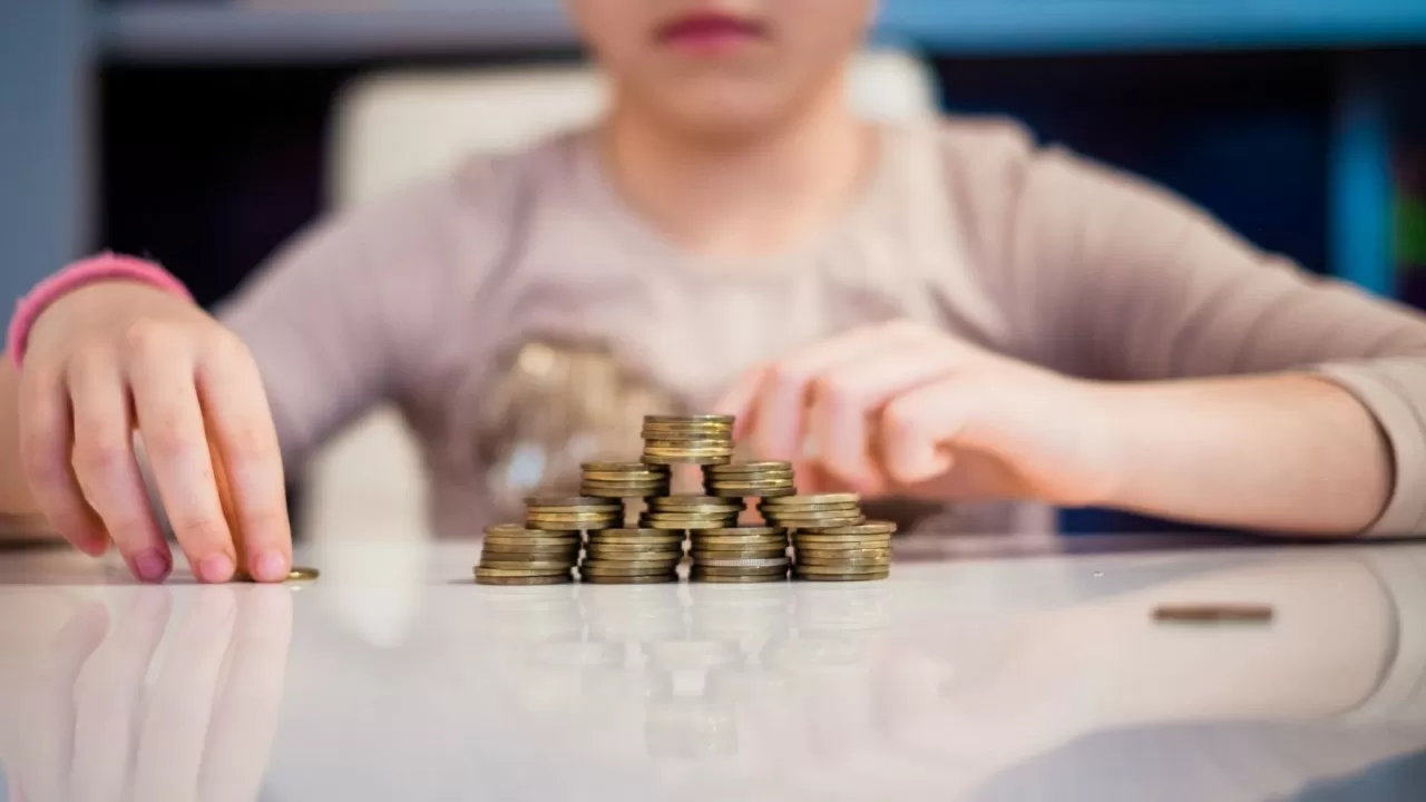 Балаларға Ұлттық қордан бөлінетін қаржы қалай төленеді?