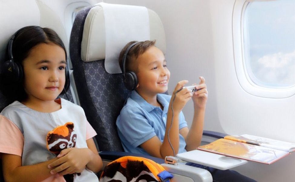 Оқушылар ұшақпен саяхаттайды