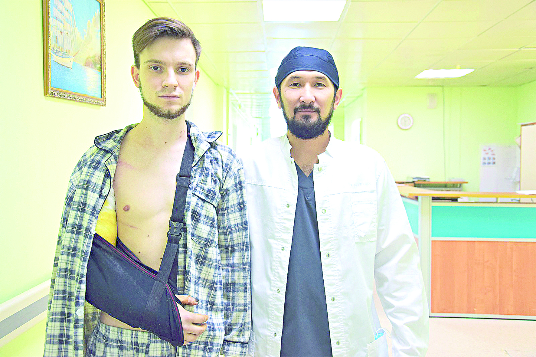 Жұлынған қолды жалғап берді