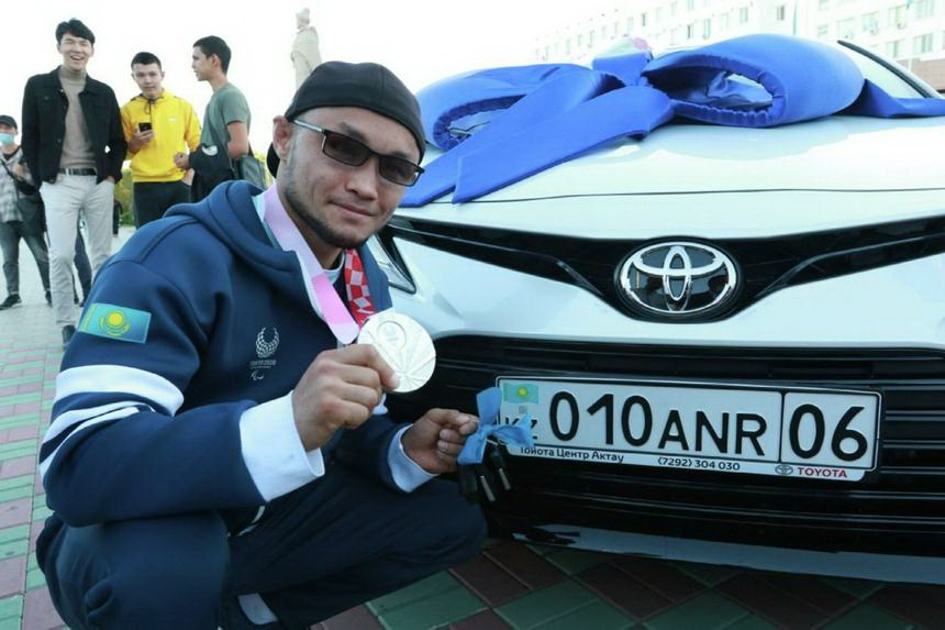 Әлем таныған Әнуар