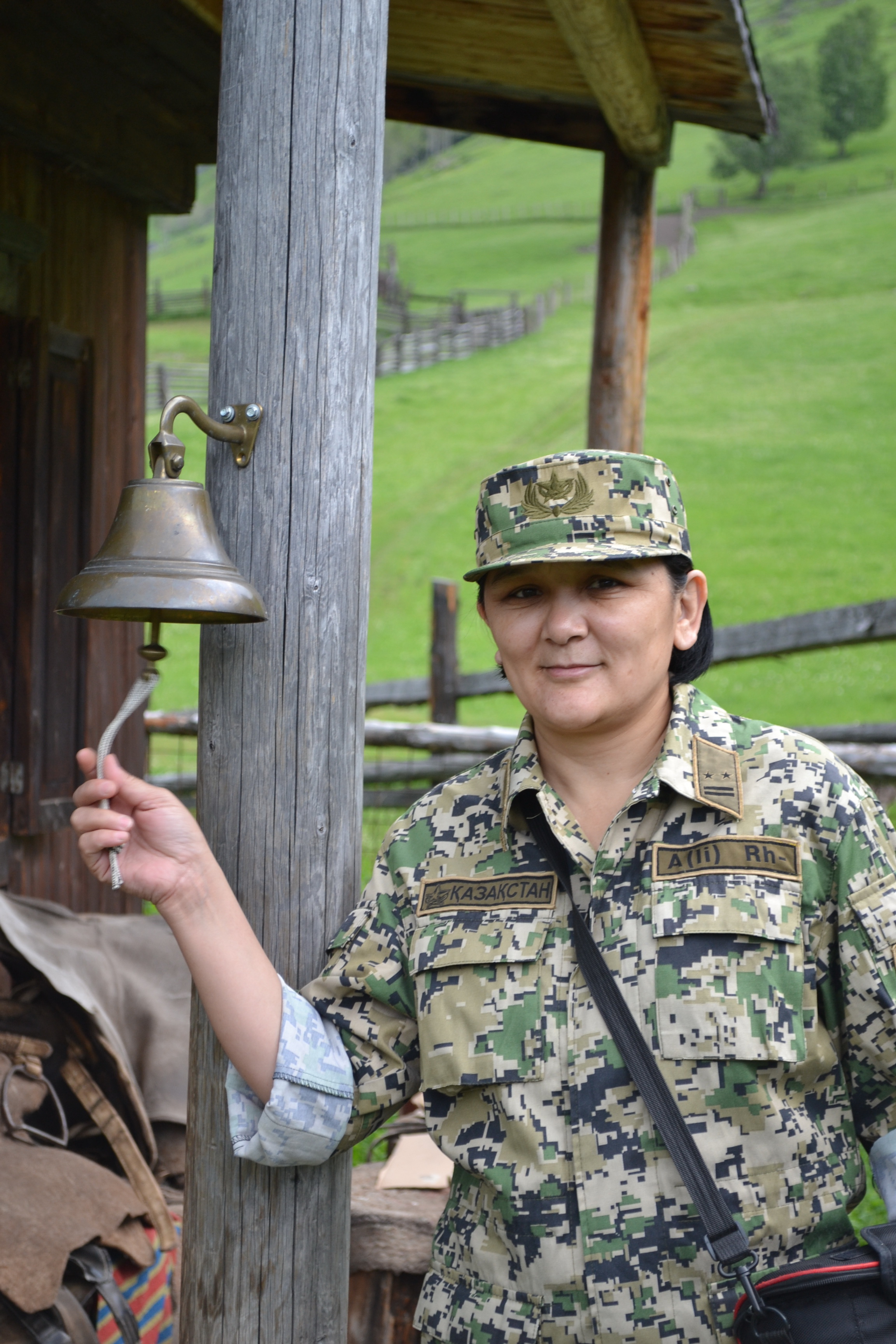 Тамара ханым тыңдап тұр...