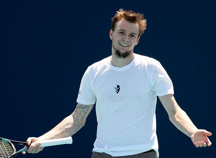 Алғашқы айналымнан аса алмады