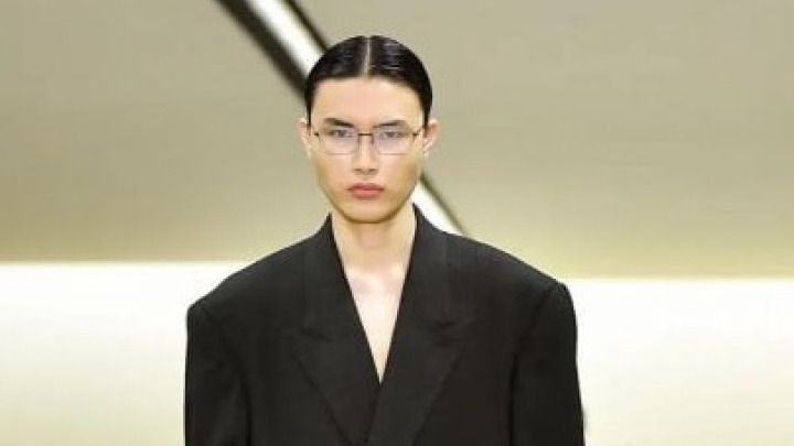 Balenciaga брендінің сән көрсетіліміне қатысқан тұңғыш қазақ