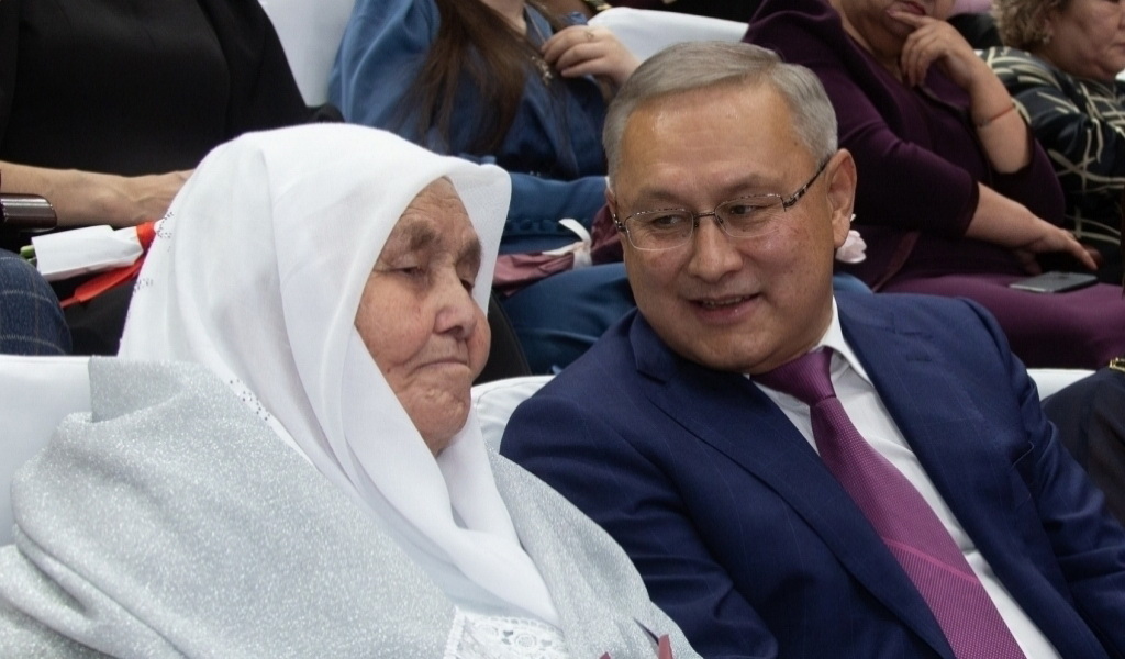 Анаға құрмет – бәріне міндет