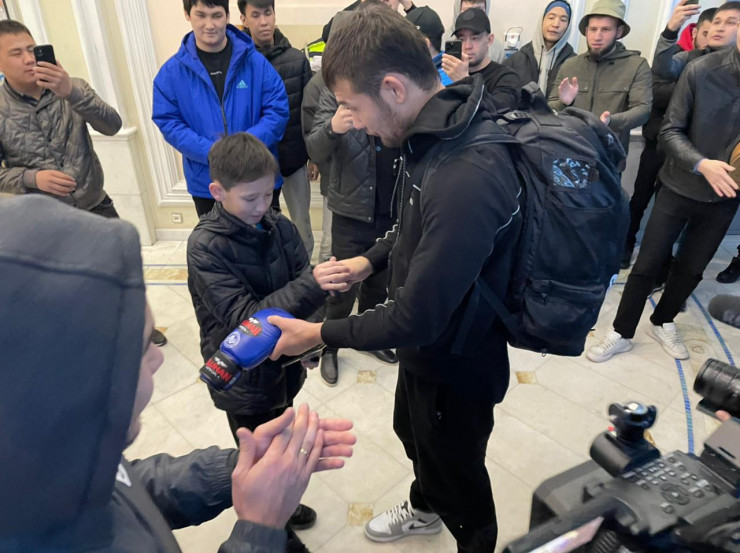 Шавкат Рахмонов Алматыға келді