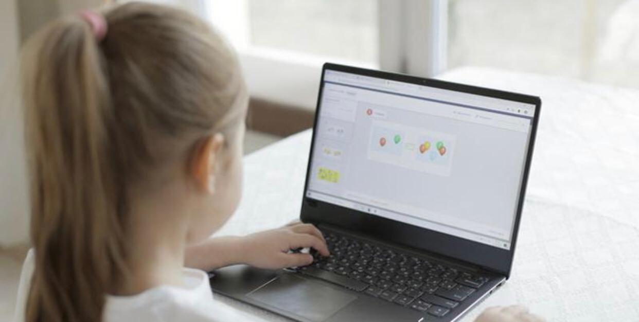 Атырауда бірнеше мектептің оқушылары онлайн оқиды