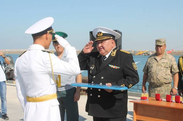 Тұңғыш контр-адмирал