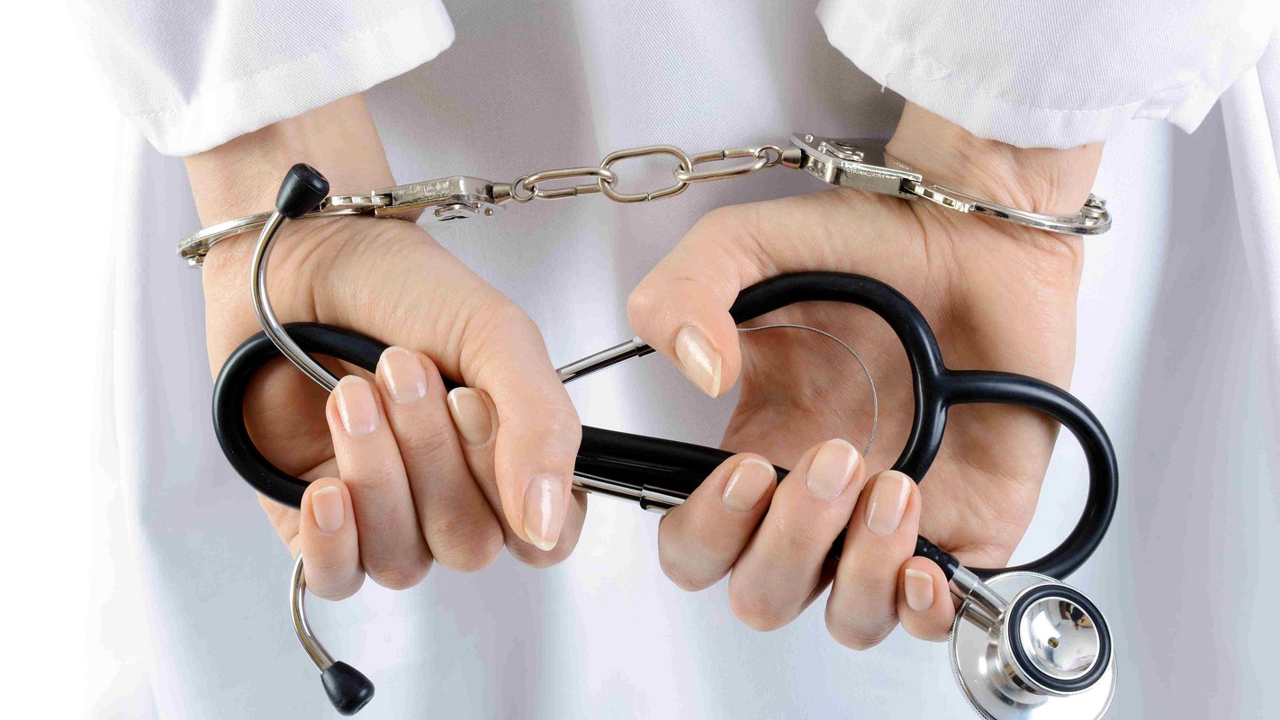 Жыл сайын медицина қызметкерлеріне қатысты 300-ге жуық іс қозғалады