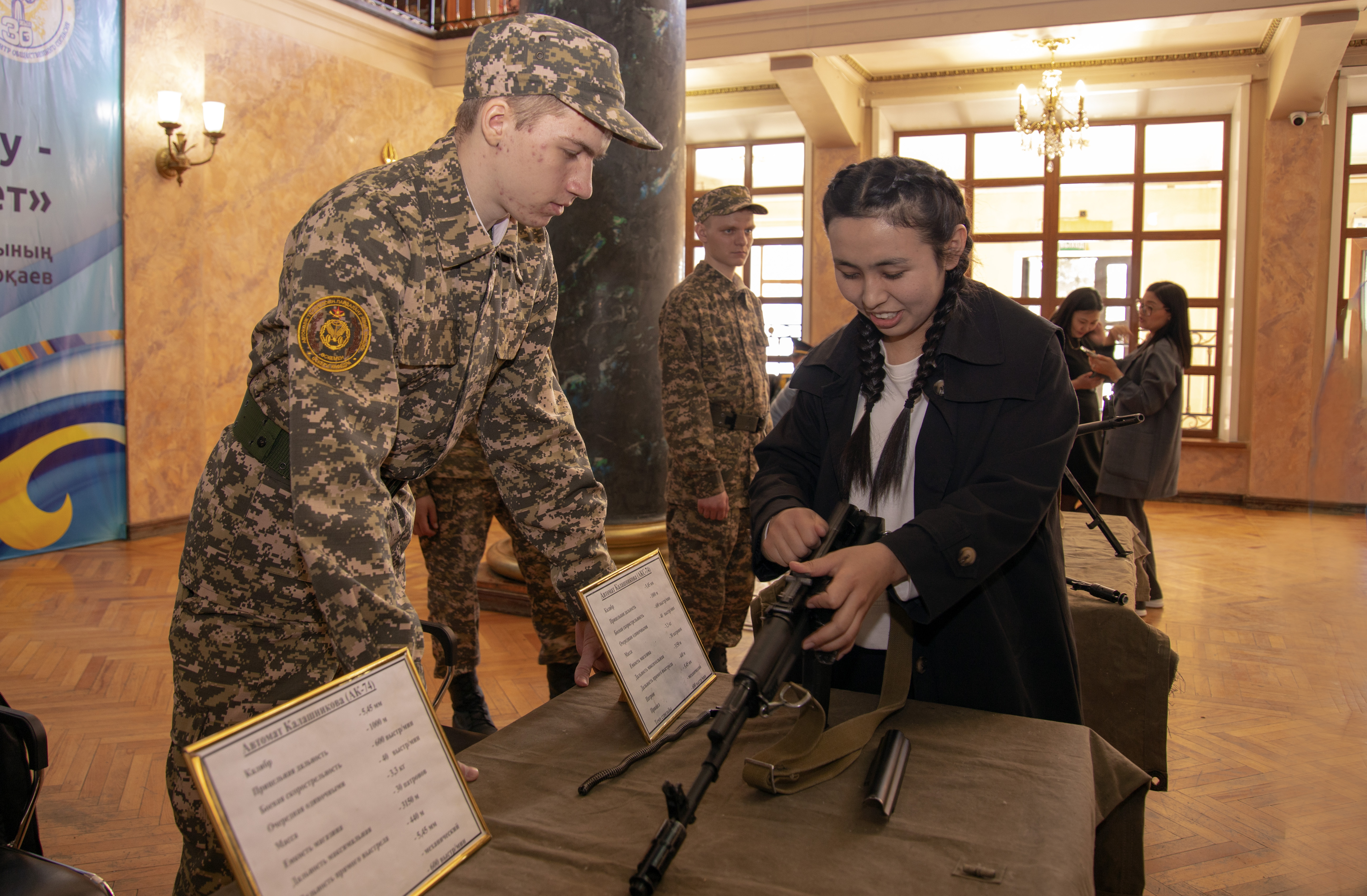Өскеменде әскери борышын өтеуге шақырылған сарбаздарды шығарып салу рәсімі өтті