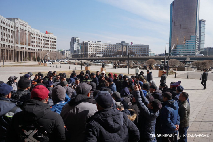 Алтай Көлгінов Астанада жиналған жаңаөзендік жұмысшылар жайлы пікір білдірді