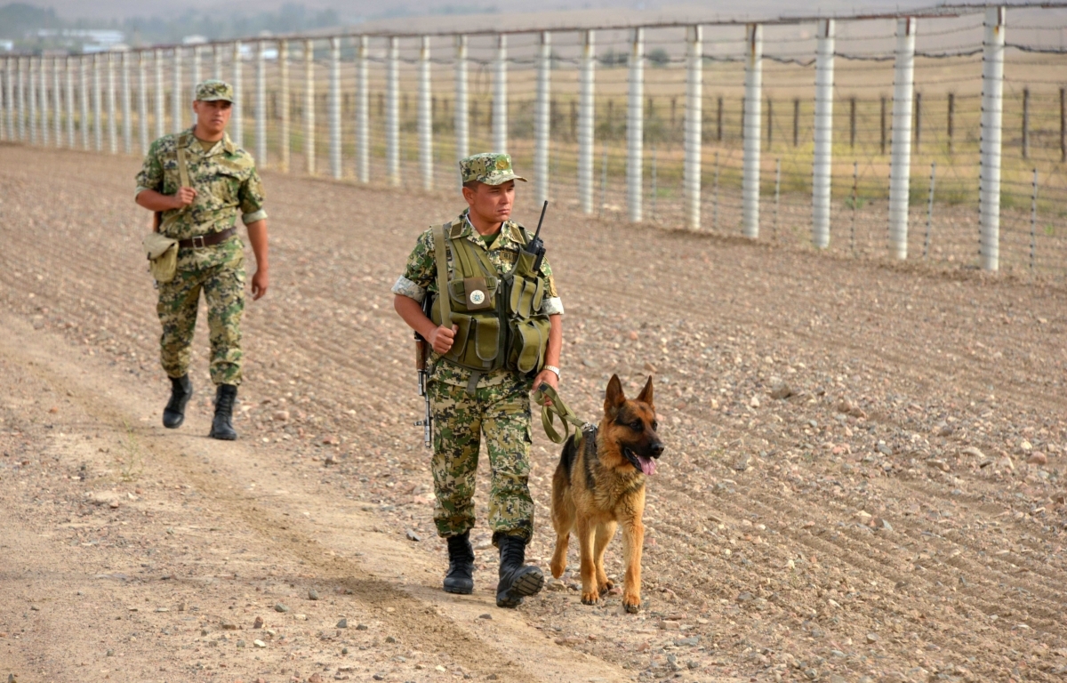 Шекара бойынан алыстап барамыз...
