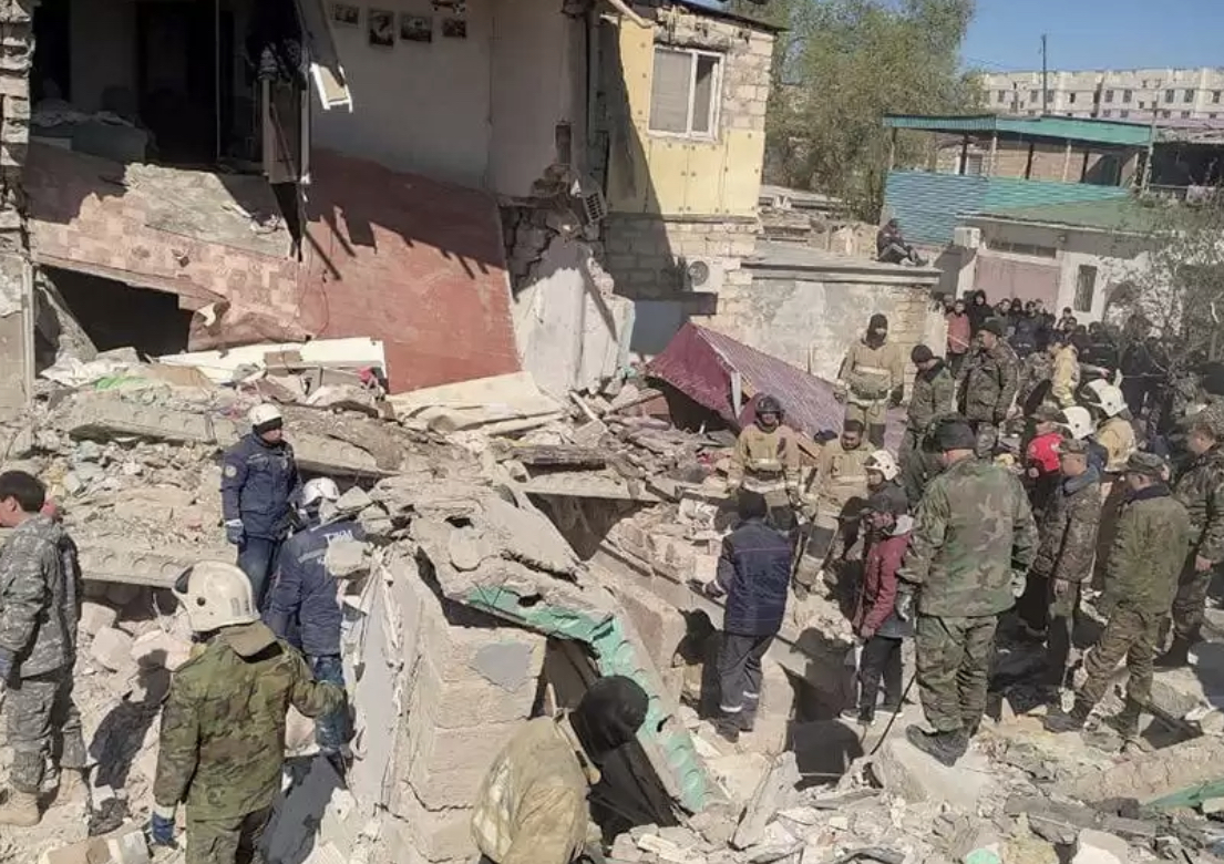 Жаңаөзендегі үйінділерден әйел адамның денесі шығарылды