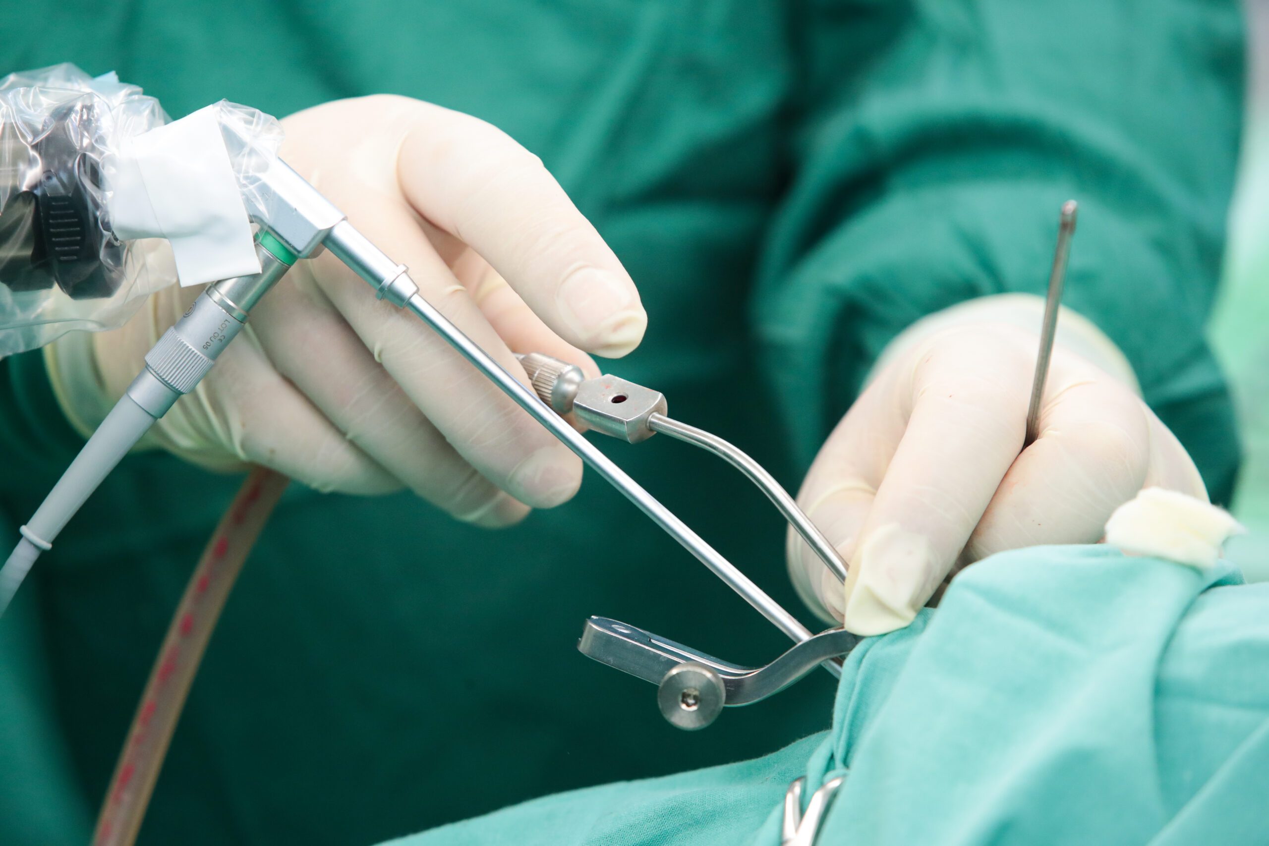 10 жасар баланың миынан бірнеше құрт алынды