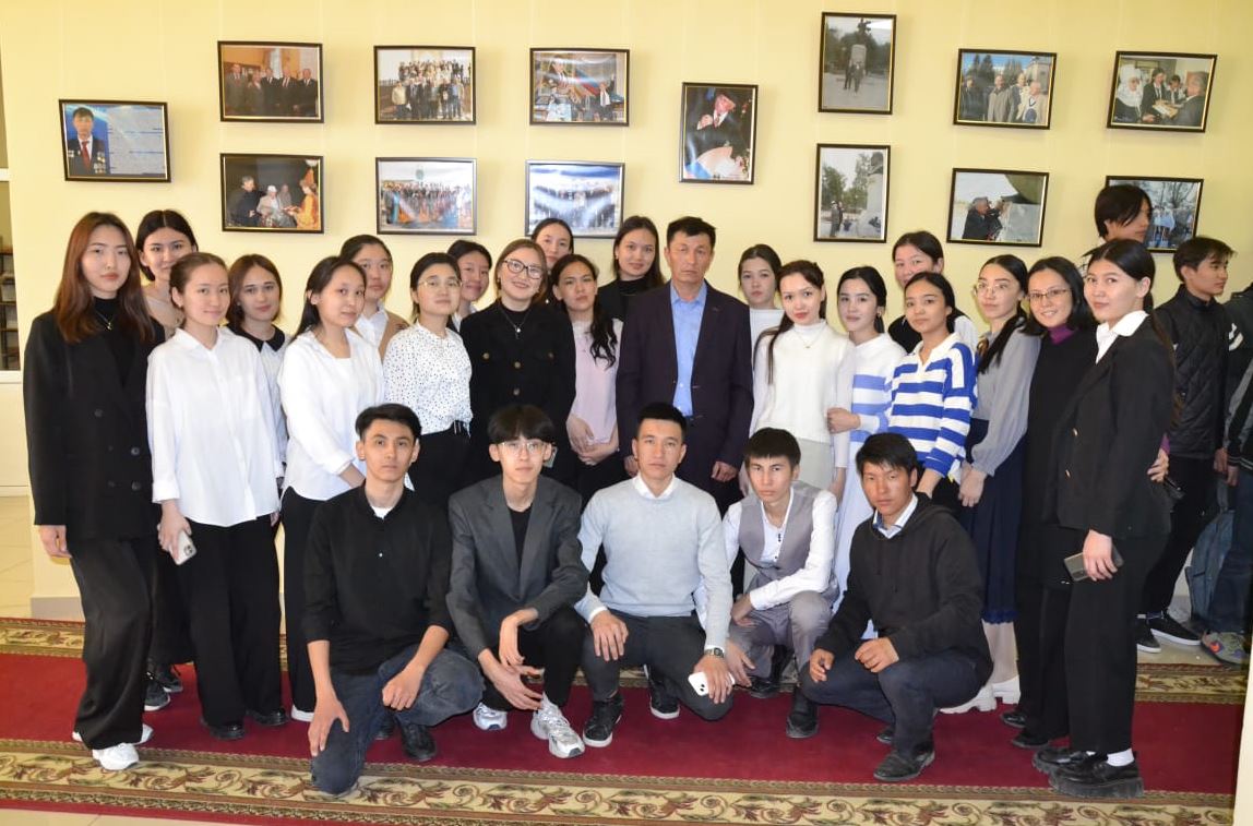 Қадыр ақынды қастерледі