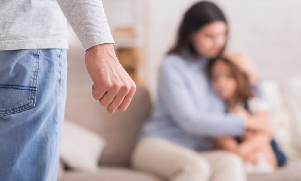 Тұрмыста зорлық көрсететіндердің 90 пайызының жоғары білімі жоқ