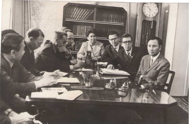 «Дос - Мұқасанның» деканы