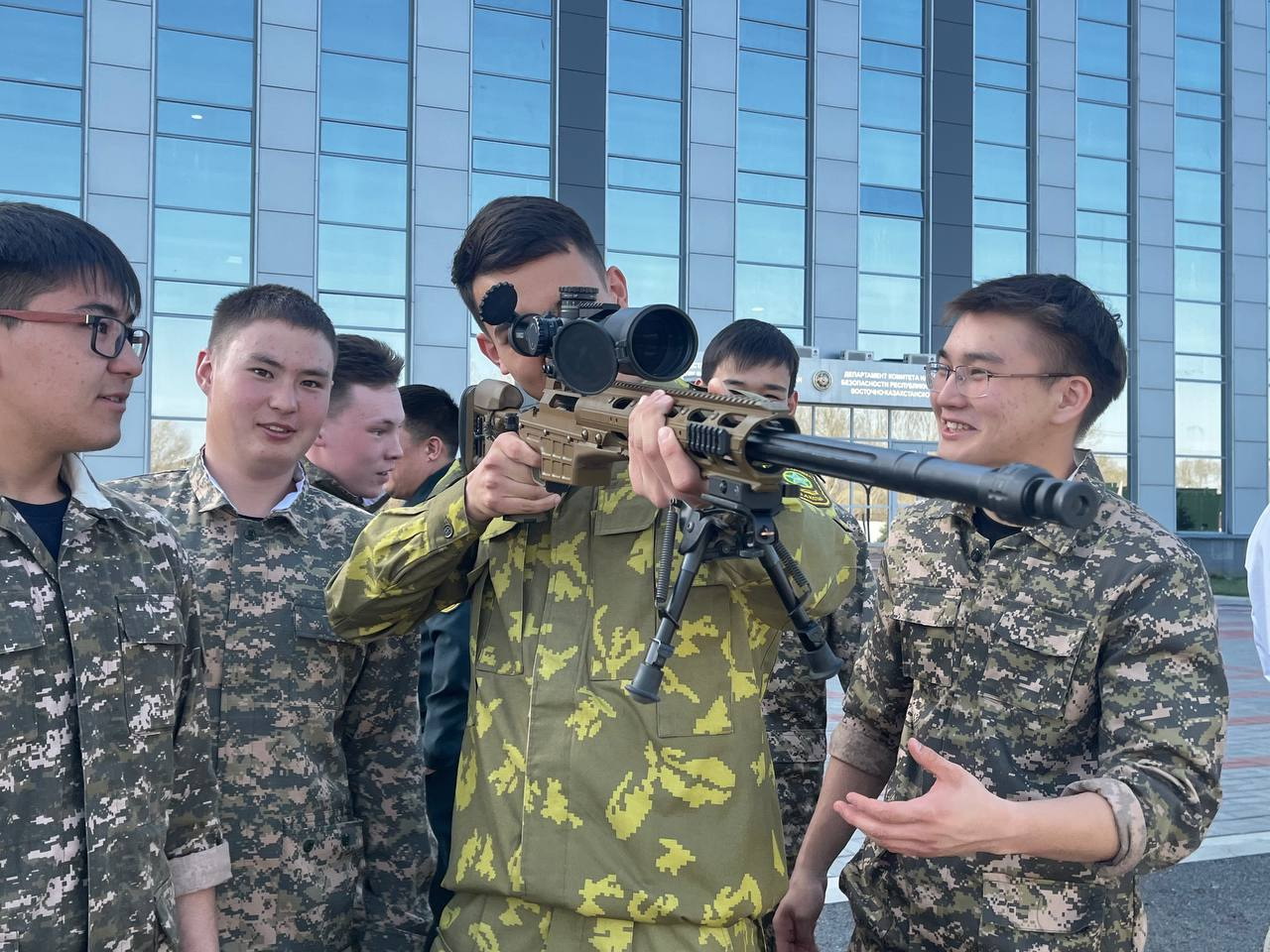 Ұлт қауіпсіздігі –  ұландардың қолында