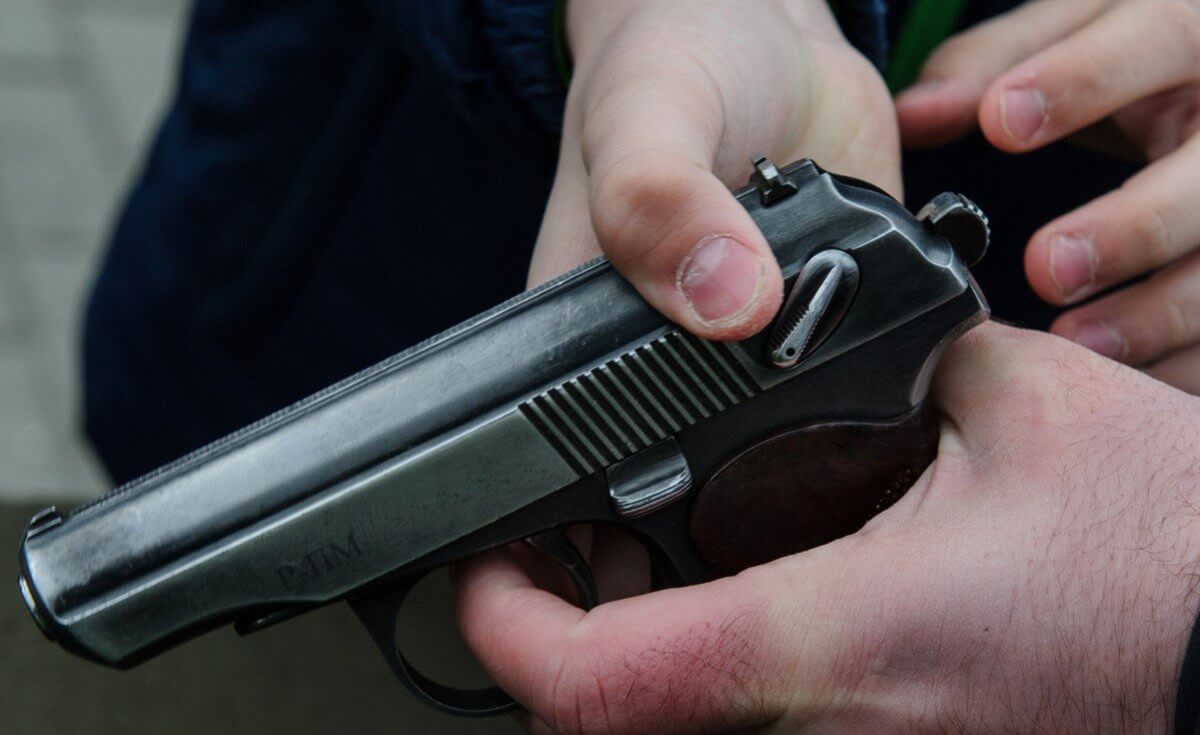 «3 млн ұтылып, 4 млн теңге алып кетті». Ойын клубын ойыншық қарумен тонаған жігіт сотталды