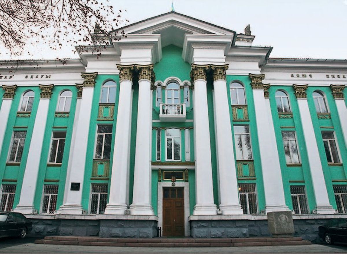 Жазушылар одағын кімдер басқарды?