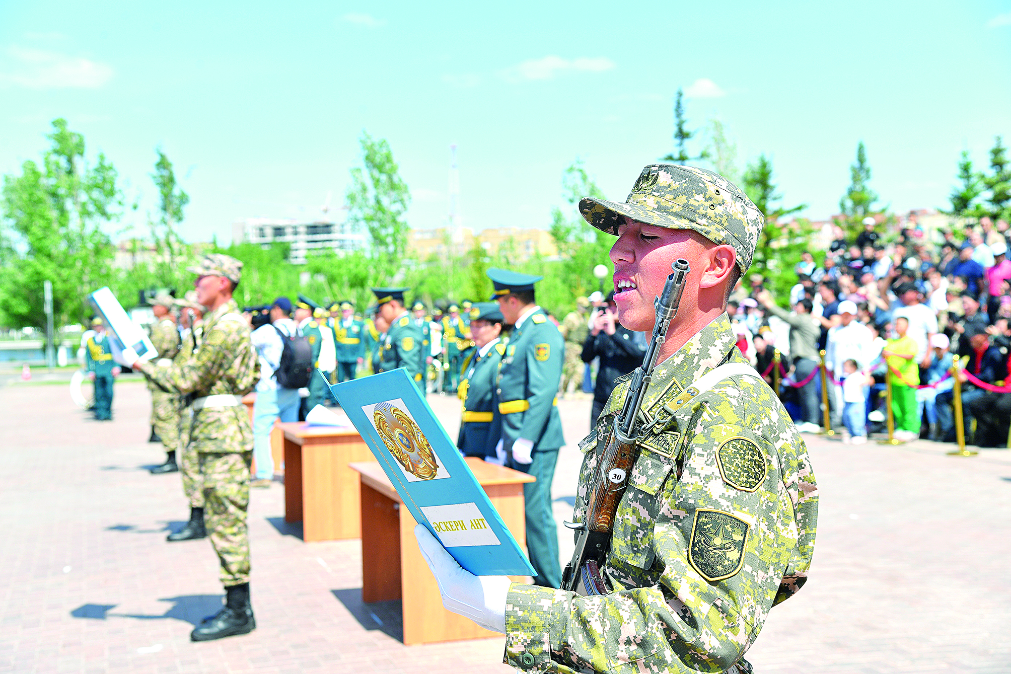 Үш мың сарбаз ант берді