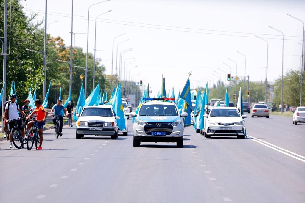 Көк тудың желбірегені...