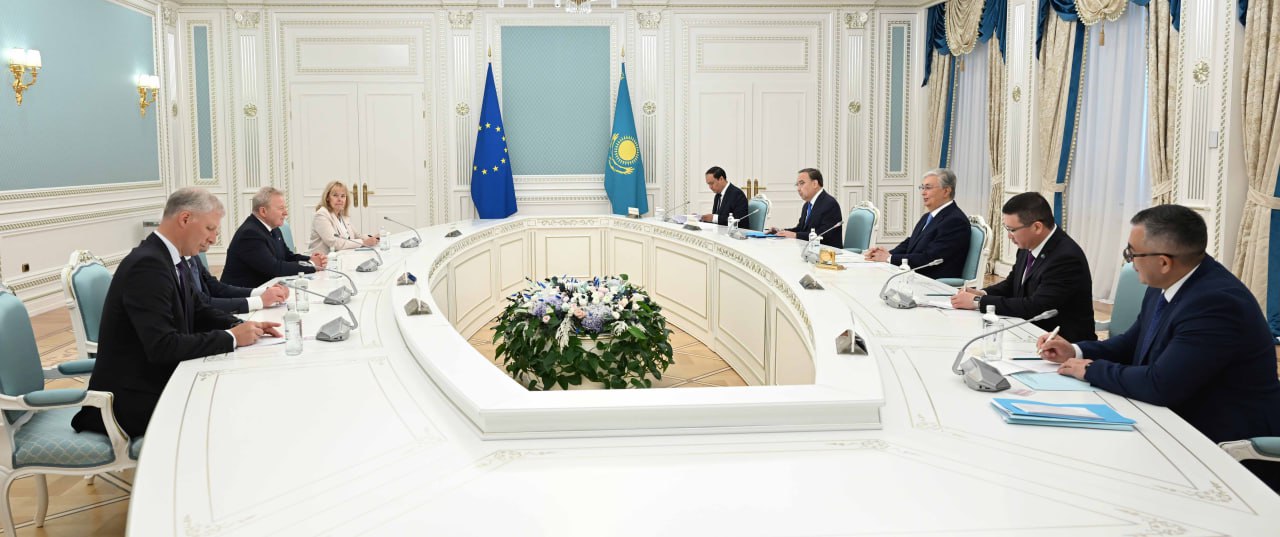 «Анам Қазақстанда алты жыл өмір сүрді»: Януш Войчеховский Президентке ризашылығын білдірді